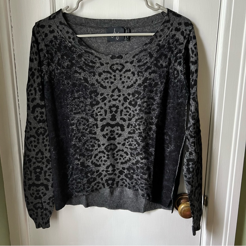 Lightweight Women's sweater Animal Print Style Grey/Black Size Small